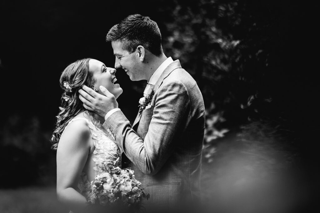 Fotoshoot bruidspaar  bij Landgoed Huis te Eerbeek