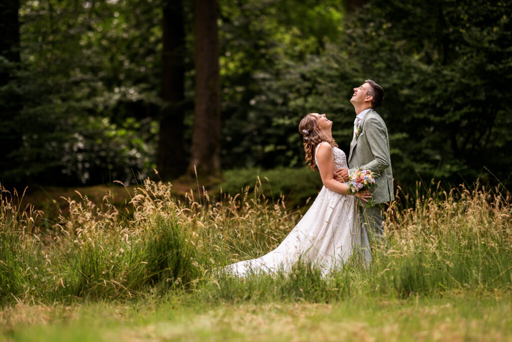 Fotoshoot bruidspaar  bij Landgoed Huis te Eerbeek