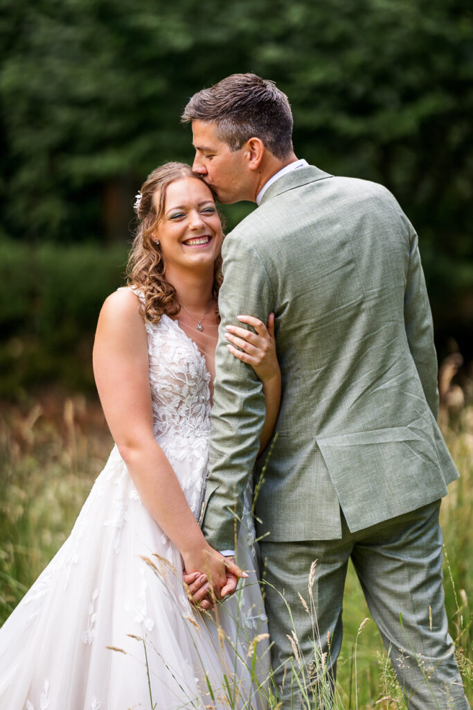 Fotoshoot bruidspaar  bij Landgoed Huis te Eerbeek