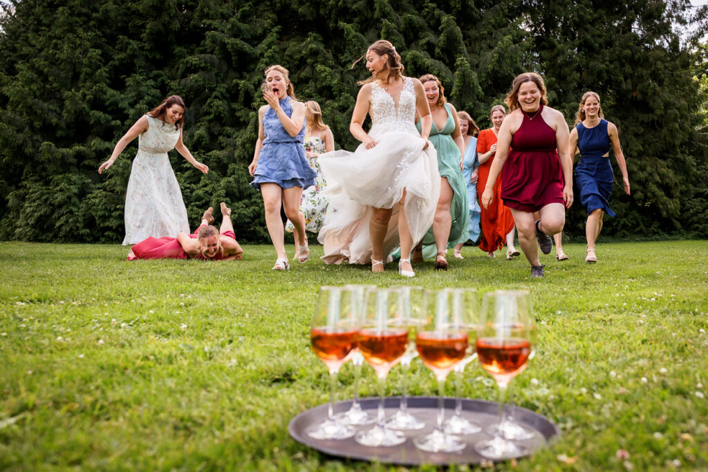 Hilarische groepsfoto's bij bruiloft Huis te Eerbeek